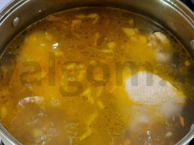 Žirnių sriuba su vištiena ir šviežiais žalumynais Žingsnis 12