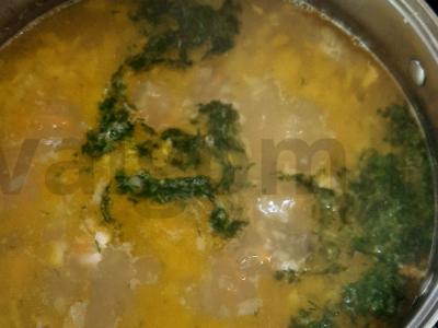 Žirnių sriuba su vištiena ir šviežiais žalumynais Žingsnis 13