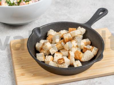 Salotas su kukurūzais, dešra ir agurkais Žingsnis 3