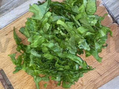 Greita šašlykinė su daržovėmis, salotomis ir padažais Žingsnis 1