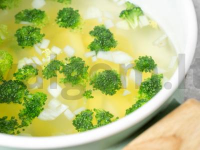 Sūrio sriuba su brokoliais ir kalakutienos kotletukais Žingsnis 2