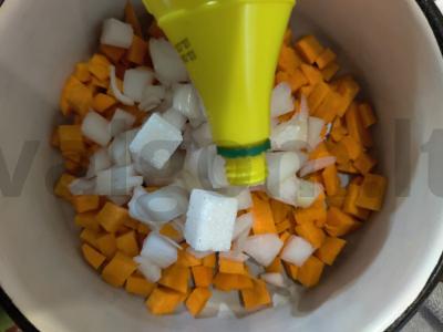 Svogūnų ir morkų džemas desertui Žingsnis 4