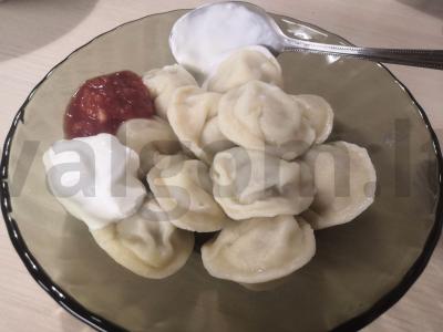 Namų faršo koldūnai su svogūnais ir česnaku pagrindine nuotrauka