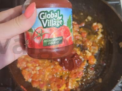 Sultinga shakšuka su pomidorais ir pomidorų pasta Žingsnis 2