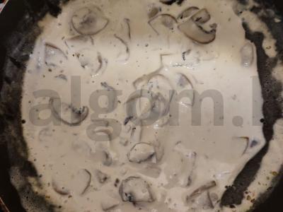 Grybų padažas iš šampinjonų ir grietinėlės pagrindine nuotrauka