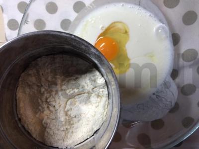 Sūrio blynai su žolelėmis Žingsnis 2