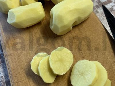 Bulvės su mėsa paprastai Žingsnis 1