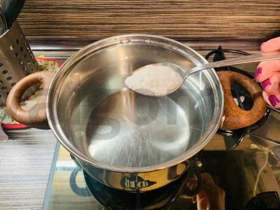 Marinuoti pievagrybiai „Aštrūs“ Žingsnis 1