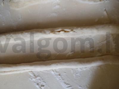 Pieninės dešrelės sluoksniuotame mieliniame tešloje Žingsnis 3