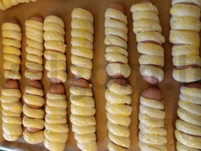 Pieninės dešrelės sluoksniuotame mieliniame tešloje Žingsnis 5