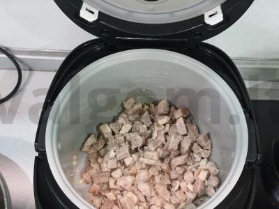 Troškinta kiauliena su bulvėmis lėtoje viryklėje Žingsnis 1