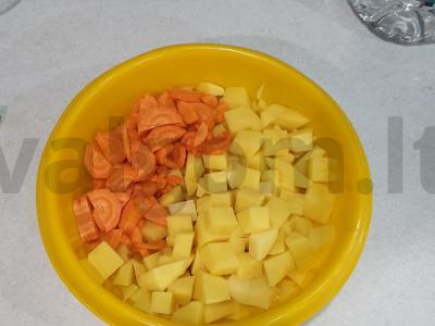 Troškinta kiauliena su bulvėmis lėtoje viryklėje Žingsnis 2