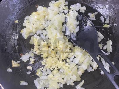 Kopūstų suktinukai grietinėlės padaže Žingsnis 2