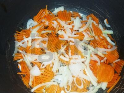 Bulvės su vištiena grietinės ir adžikos padaže lėtoje viryklėje Žingsnis 3