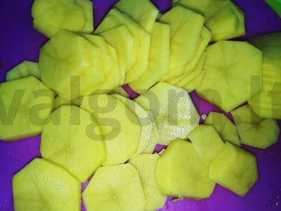 Bulvės su vištiena grietinės ir adžikos padaže lėtoje viryklėje Žingsnis 4