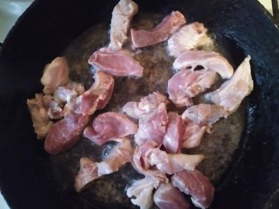 Neįprastas salotas su persimonu ir avinžirniais Žingsnis 1