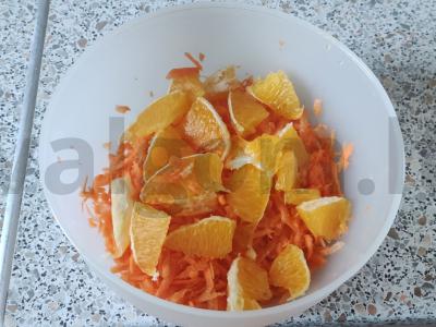 Salotos su apelsinais, morkomis ir chia sėklomis Žingsnis 2