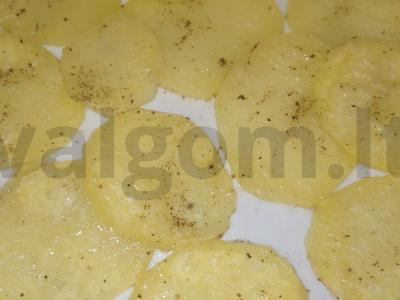 Kepta bulvė mikrobangų krosnelėje pagrindine nuotrauka