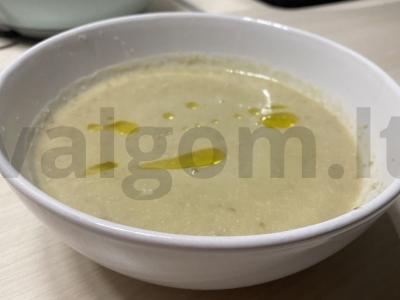 Grybų sriuba-pyragas su triufelių aliejumi pagrindine nuotrauka