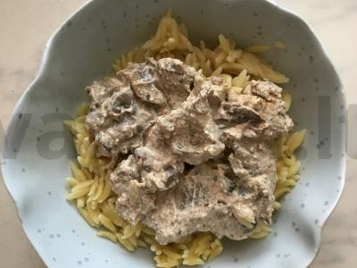 Rizoni su grybais sūrio padaže pagrindine nuotrauka