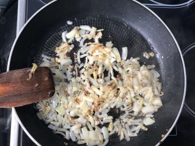 Grybų padažas su daržovėmis Žingsnis 1