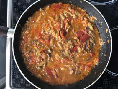 Grybų padažas su daržovėmis pagrindine nuotrauka