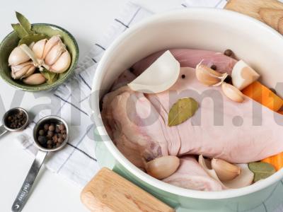 Šaltiena iš kalakutienos filė su kiaulės ausimis Žingsnis 1