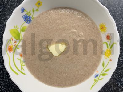 Pieninė kviečių košė pagrindine nuotrauka