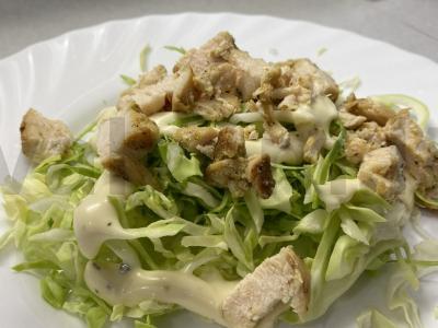 Cezario salotas su kopūstais, parmezano sūriu ir skrudintais duonos gabalėliais Žingsnis 3