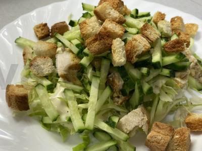 Cezario salotas su kopūstais, parmezano sūriu ir skrudintais duonos gabalėliais Žingsnis 5