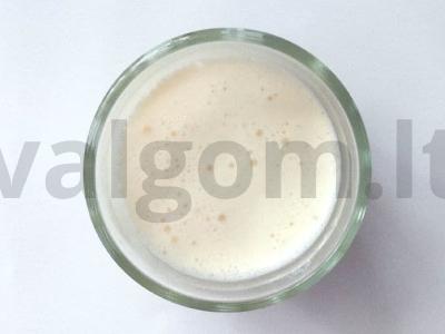 Gaivus kokteilis su kokosų pienu pagrindine nuotrauka