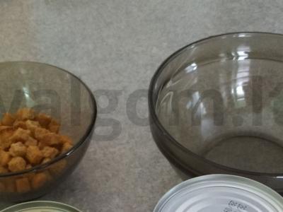 Lašišų ir kukurūzų salotos Žingsnis 1