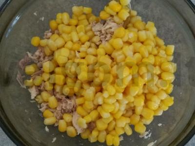 Lašišų ir kukurūzų salotos Žingsnis 4