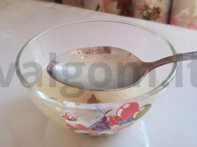 Skaidrus sultinys iš jautienos kaulo su mėsa pagrindine nuotrauka