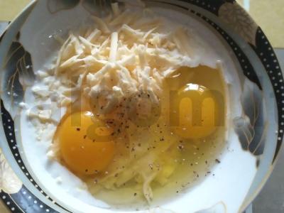 Briuselio kopūstų apkepas su kiaušinių-grietinėlės padažu ir sūriu Žingsnis 3