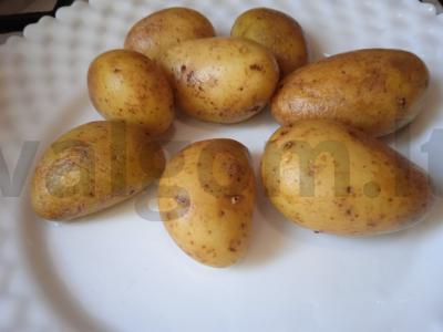 Kumpio bulvės, keptos su šalavijais Žingsnis 1