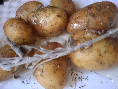 Kumpio bulvės, keptos su šalavijais Žingsnis 2