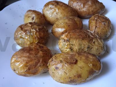 Kumpio bulvės, keptos su šalavijais pagrindine nuotrauka