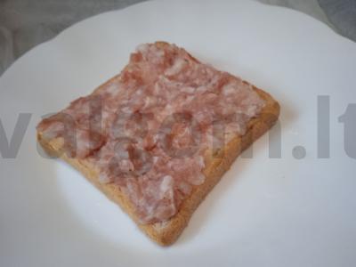 Tostai su kiaulienos faršu, mocarelos sūriu ir dorblu Žingsnis 1