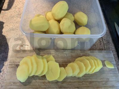 Bulvės su mėsa grietinės ir česnako padaže Žingsnis 2