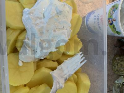 Bulvės su mėsa grietinės ir česnako padaže Žingsnis 4