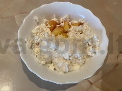 Mini pyragas su varškės ir persikų įdaru Žingsnis 1