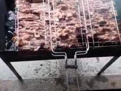 Tradiciškas kiaulienos šašlykas su actu, majonezu ir svogūnais Žingsnis 4