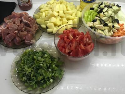 Mėsa troškinta su baklažanais ir paprikomis Žingsnis 1