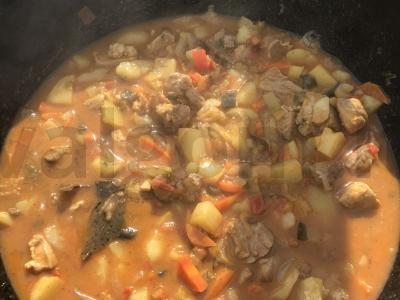 Mėsa troškinta su baklažanais ir paprikomis pagrindine nuotrauka