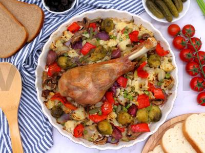 Kepta kalakutų blauzda su česnaku ir pipirais pagrindine nuotrauka