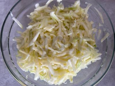 Cukinijų ritinys su lydytu sūriu ir pomidoru Žingsnis 1