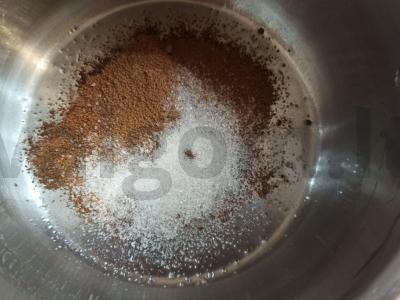 Šokoladinis dešrainis iš sausainių, kakavos ir sviesto Žingsnis 1