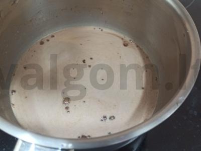 Šokoladinis dešrainis iš sausainių, kakavos ir sviesto Žingsnis 2