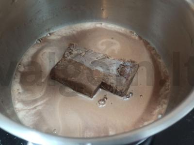 Šokoladinis dešrainis iš sausainių, kakavos ir sviesto Žingsnis 3